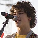 nick-jonas-jonas-brothers-01x.jpg