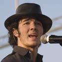kevin-jonas-jonas-brothers-01x.jpg