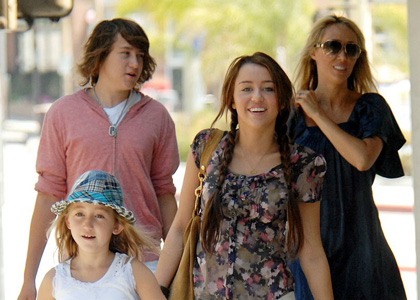miley-cyrus-family-girl.jpg